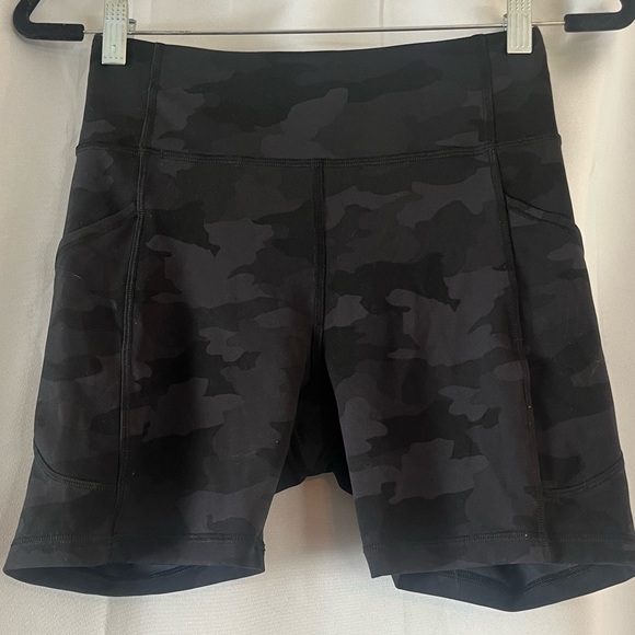 lululemon athletica Pants - Tight to body 6”